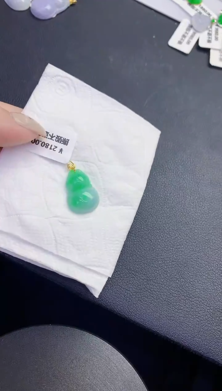 颈饰18K金镶嵌翡翠缅甸天然翡翠A货