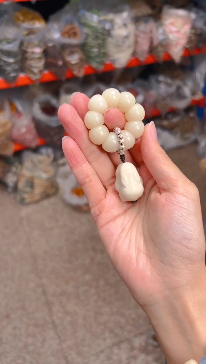 吊坠菩提根/象牙果荔枝栋手捻  白色兔