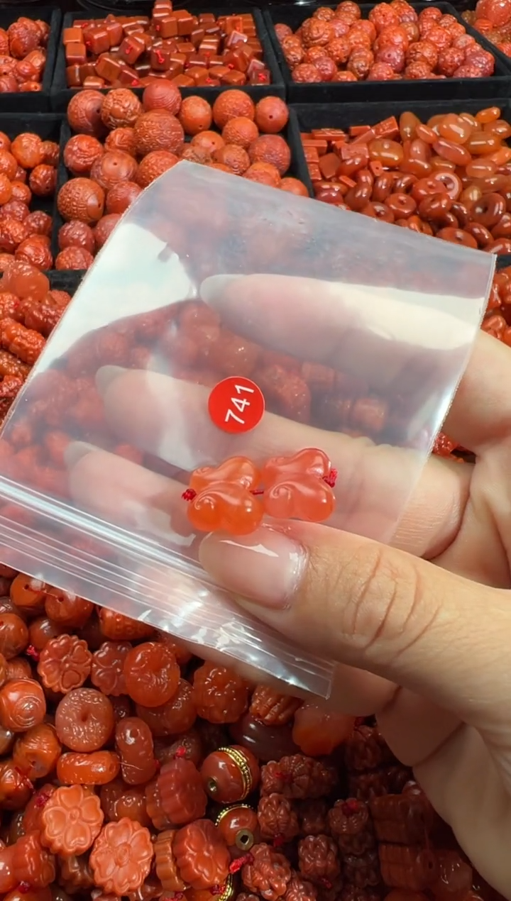 南红玛瑙未镶嵌颈饰1