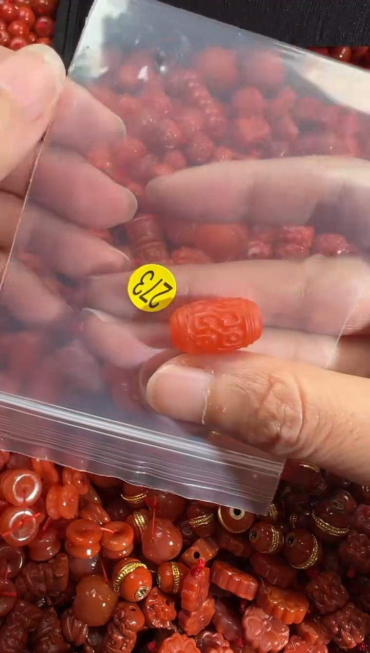 南红玛瑙未镶嵌颈饰1