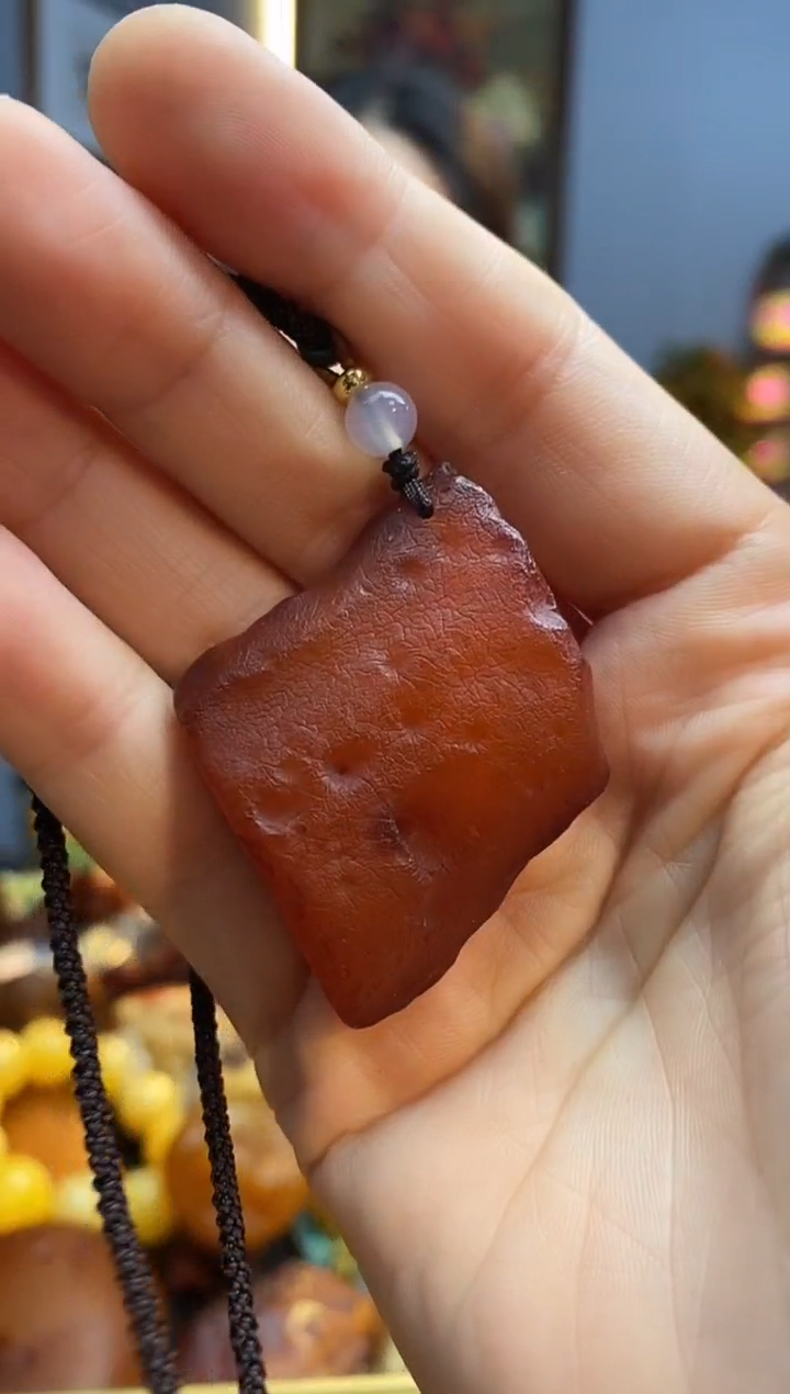 未镶嵌颈饰琥珀吊坠