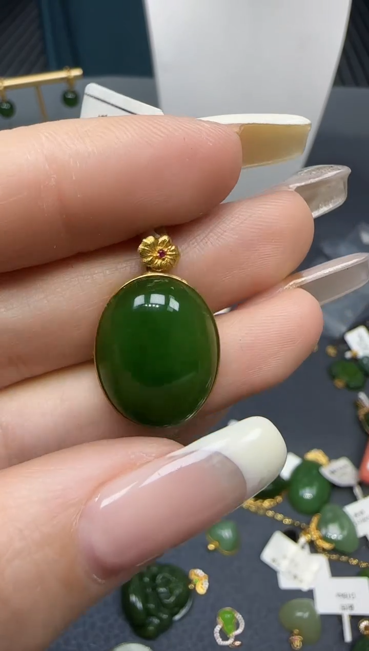 【闪购商品】和田玉挂件18K金镶嵌1