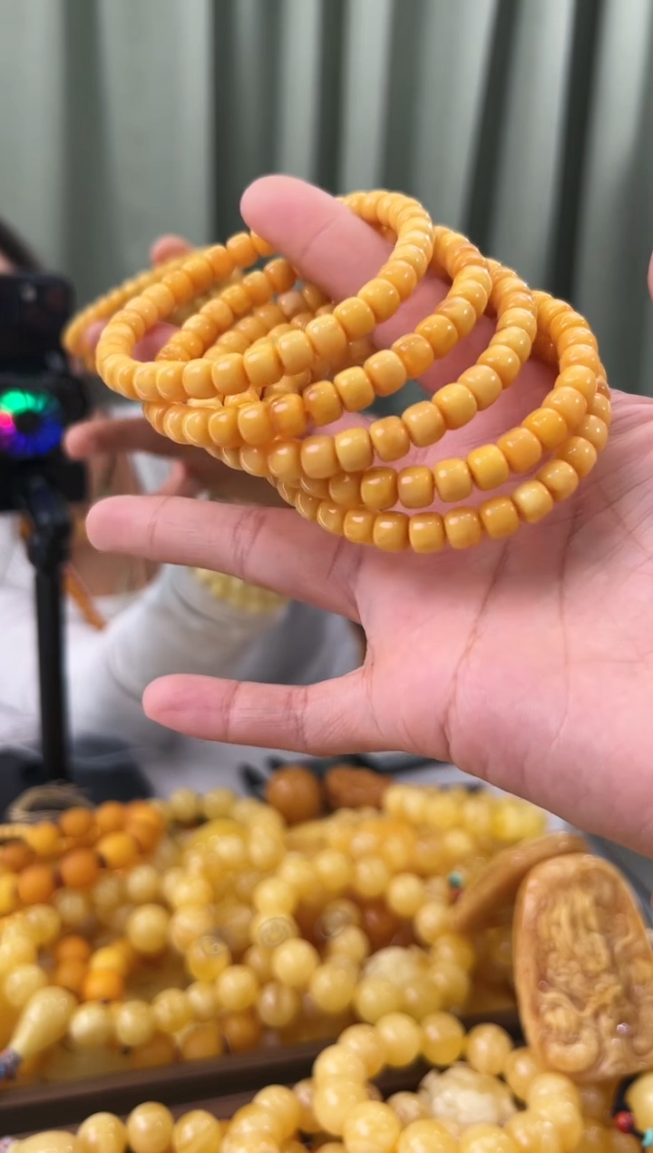 【闪购商品】琥珀手串未镶嵌蜜蜡手串多样性发其中一件