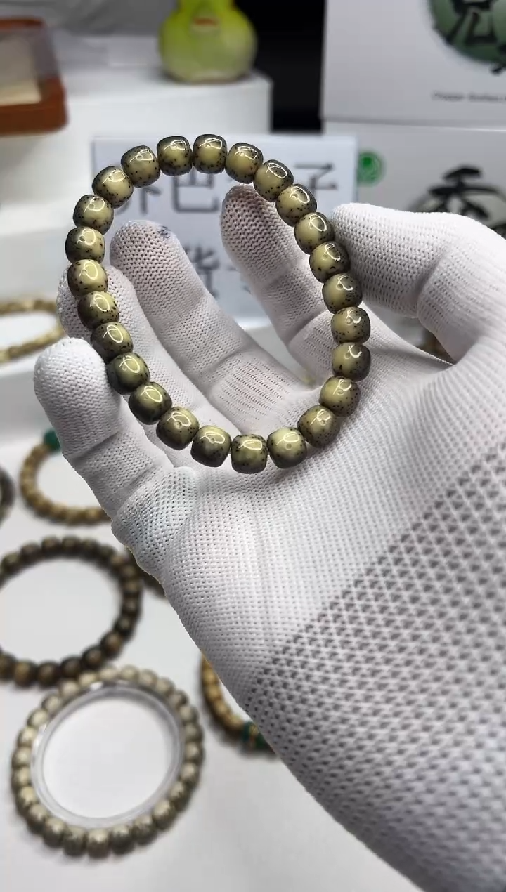 星月菩提手串138 石玉料撞色绿背河豚9*8mm礼盒