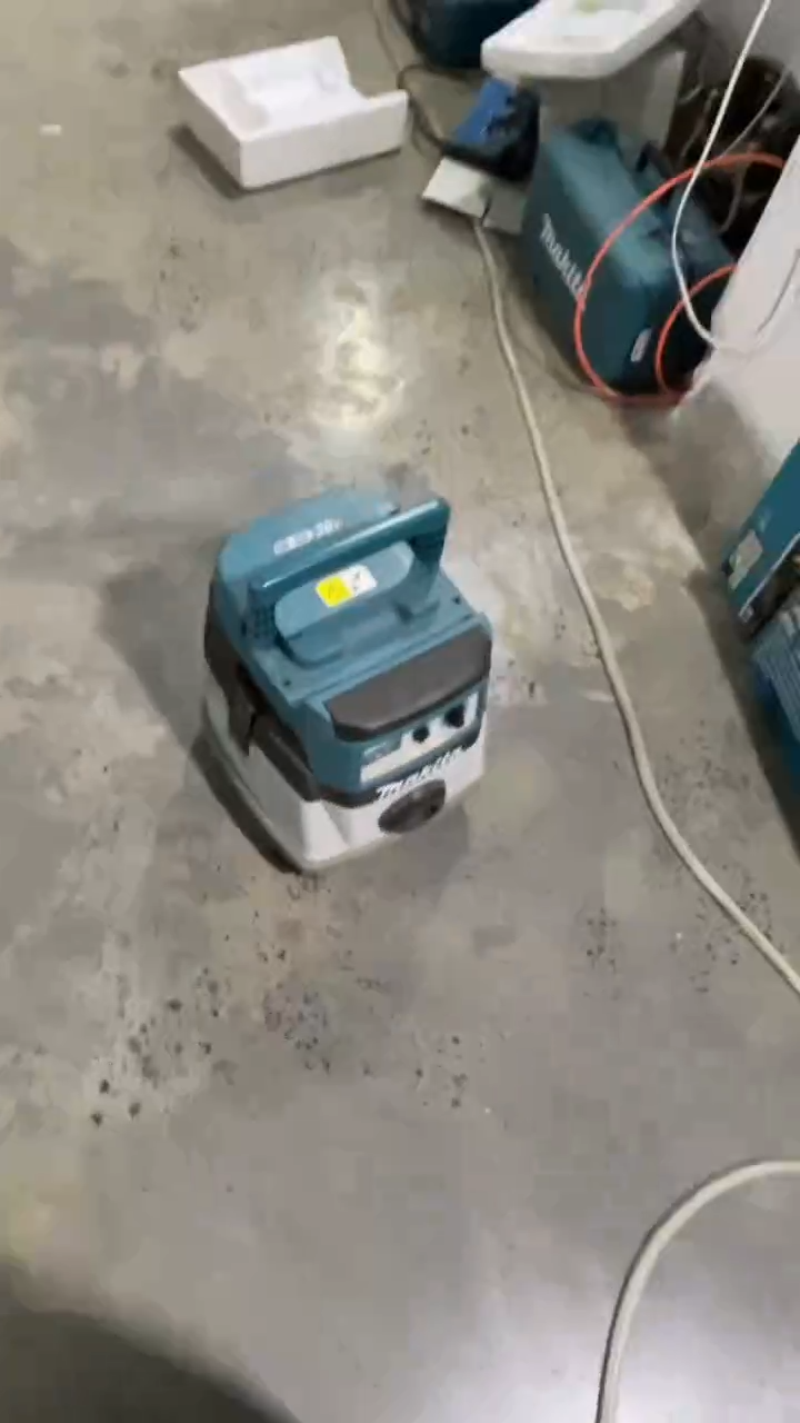 牧田DVC157LZX3充电式吸尘机（36V 裸机） AWS