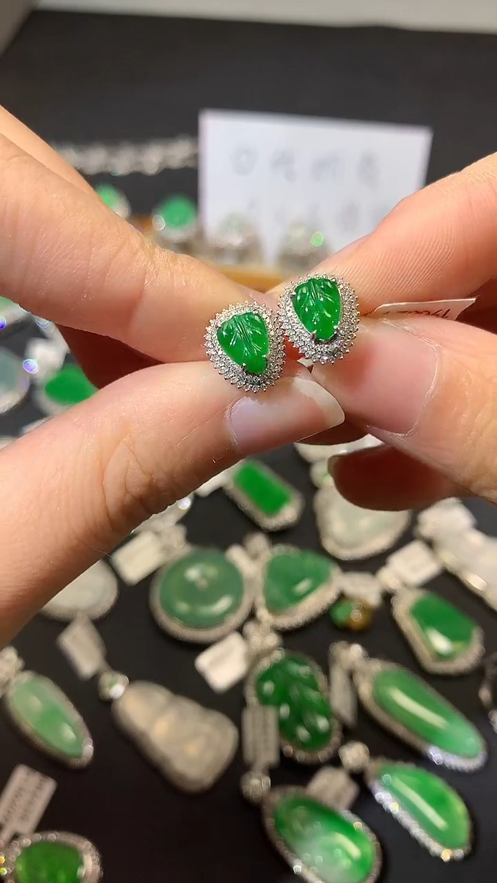翡翠18K金镶嵌吊坠(不含链)耳钉