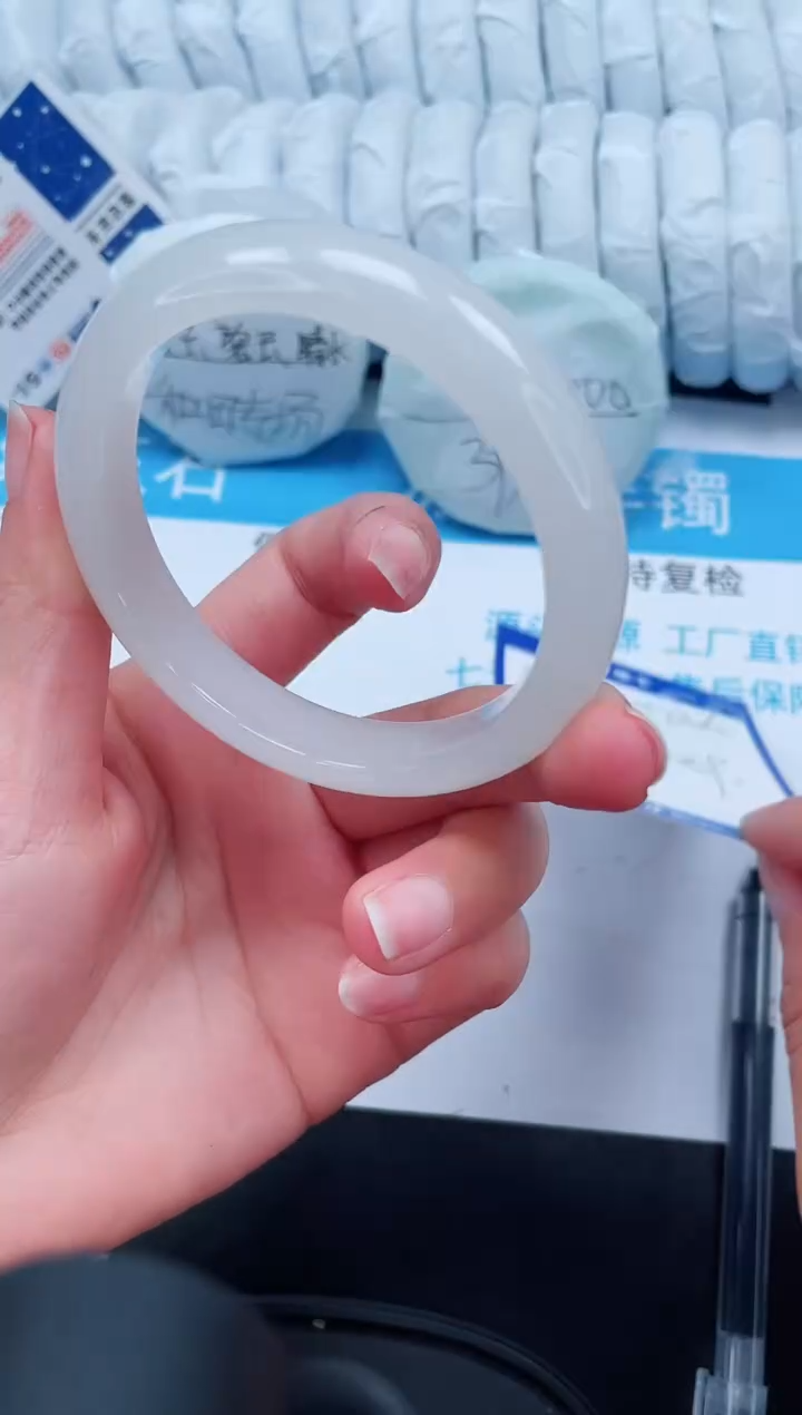 【闪购商品】石英质玉手镯未镶嵌236-