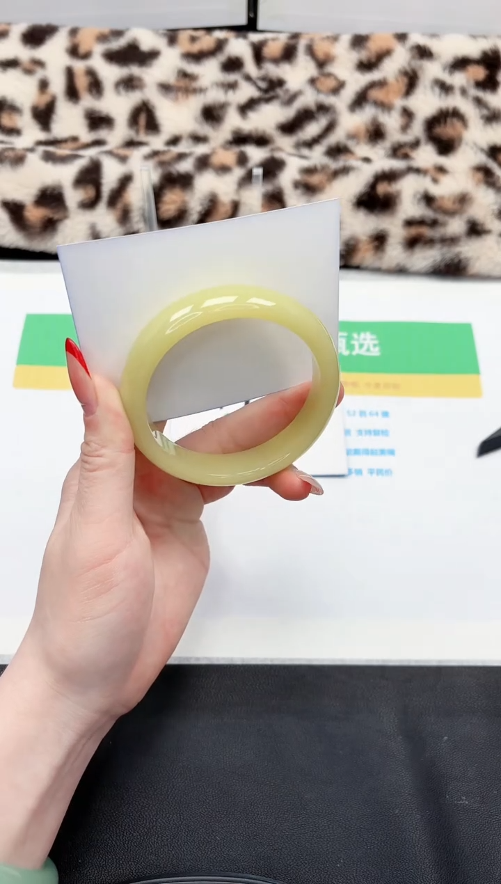 【闪购商品】石英质玉手镯未镶嵌14-60