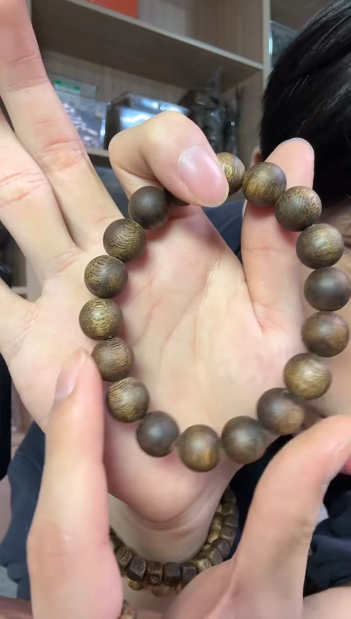 沉香手串1.2圆珠单圈12克+ 多样性发其一