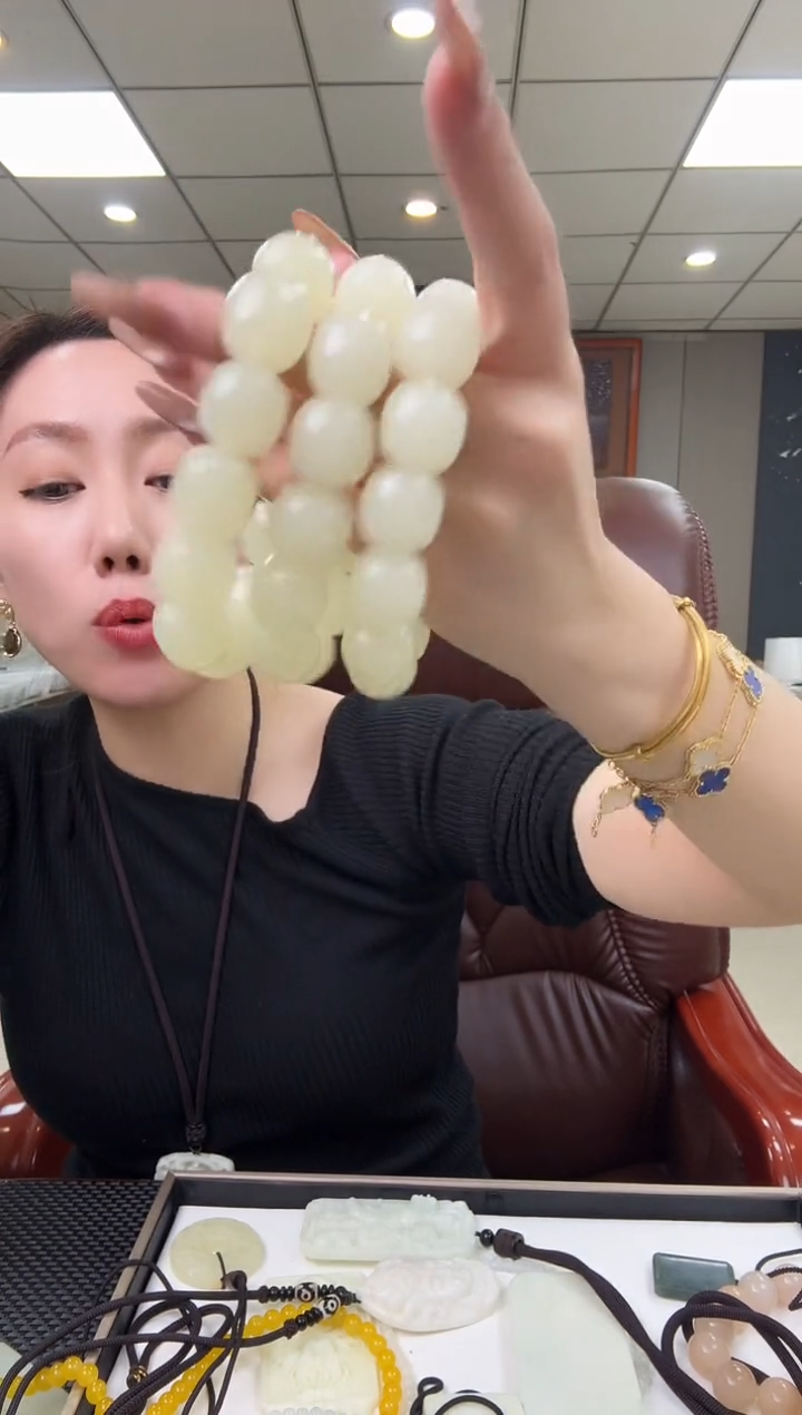 未镶嵌手串透闪石质玉冰米达