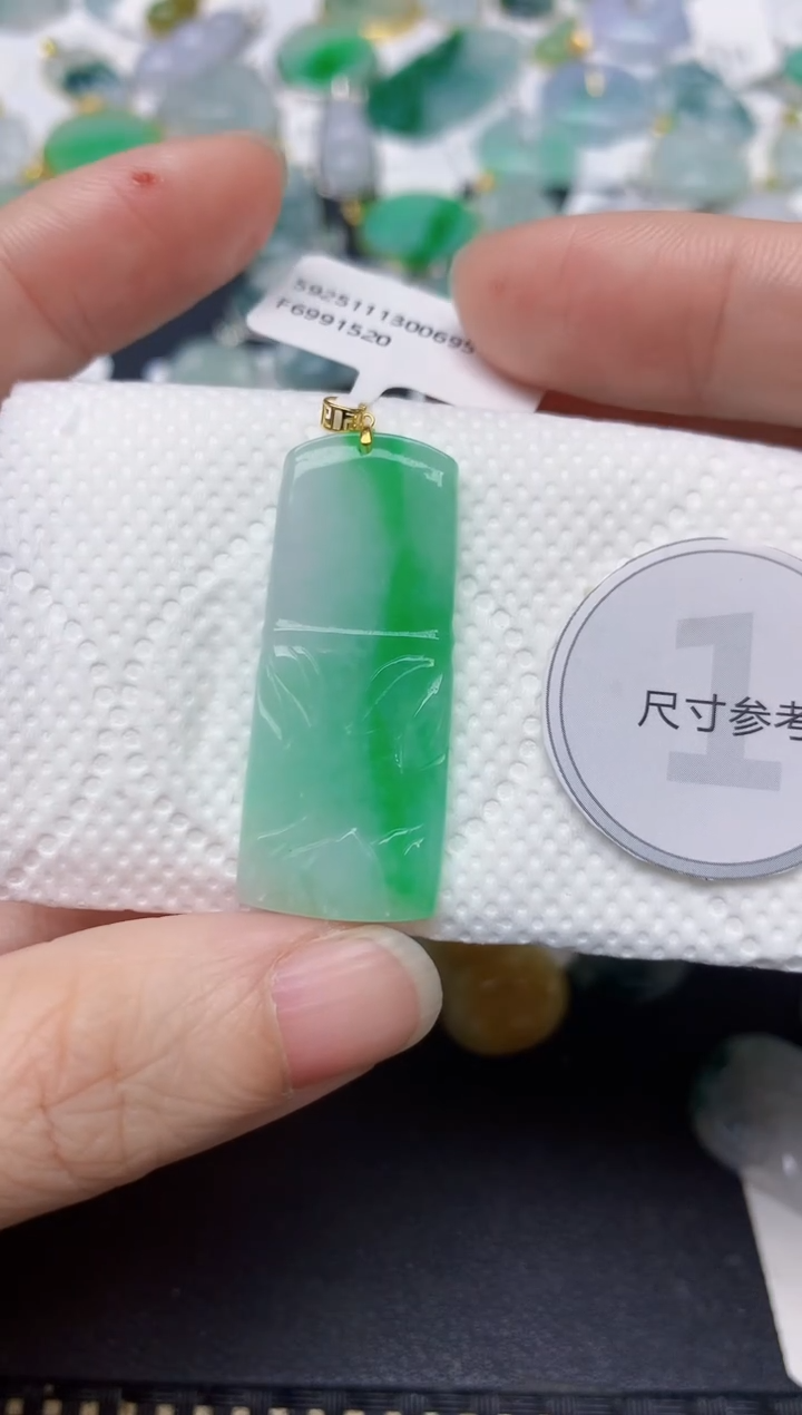 颈饰18K金镶嵌翡翠天然缅甸A货翡翠