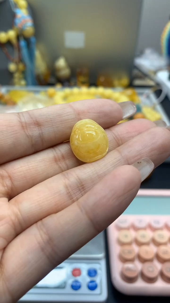 未镶嵌琥珀珠宝奇石560