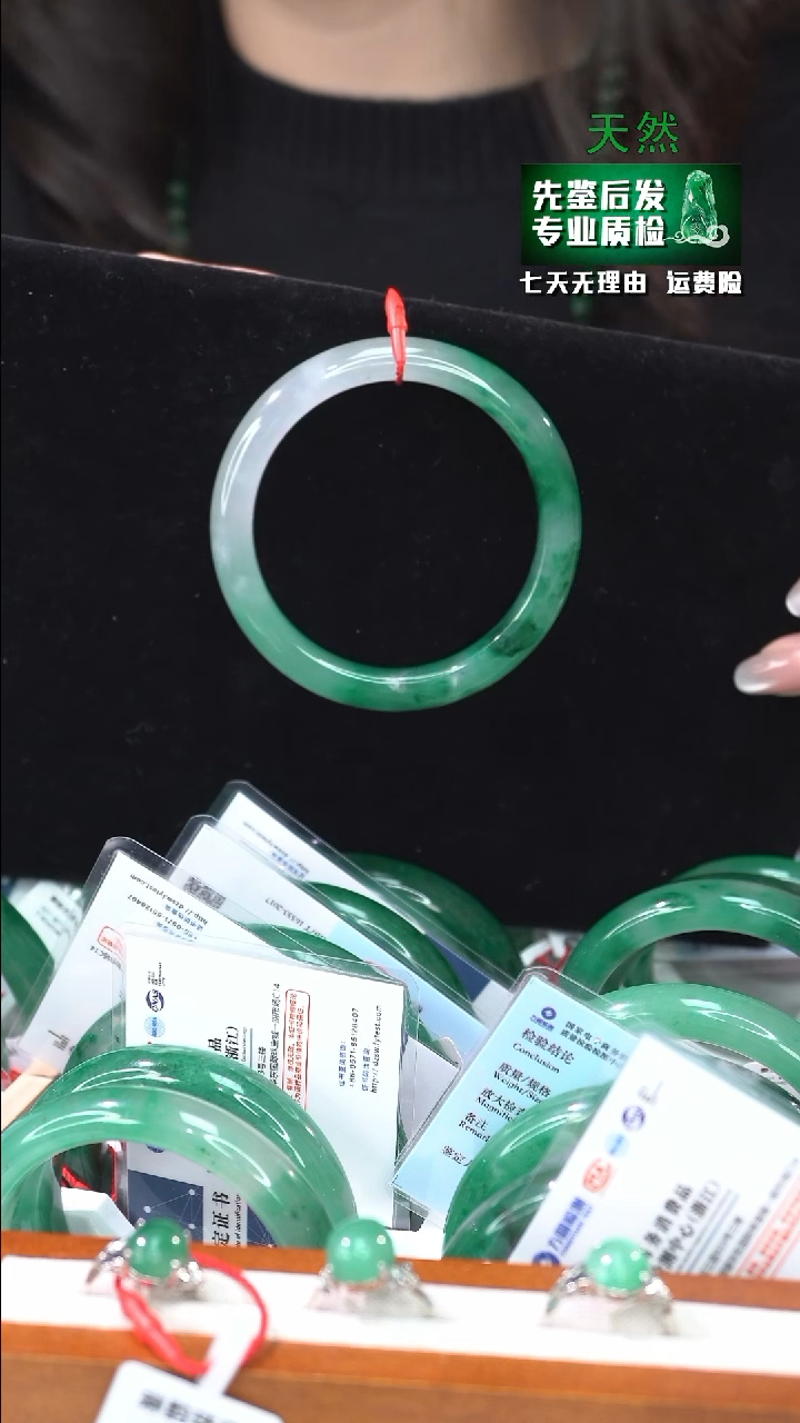 【闪购商品】石英质玉手镯未镶嵌59/60