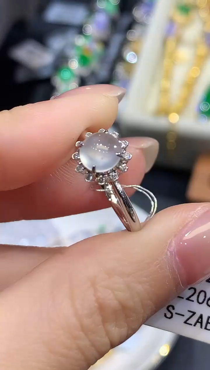 18K金镶嵌戒指翡翠L2062多样性发其一