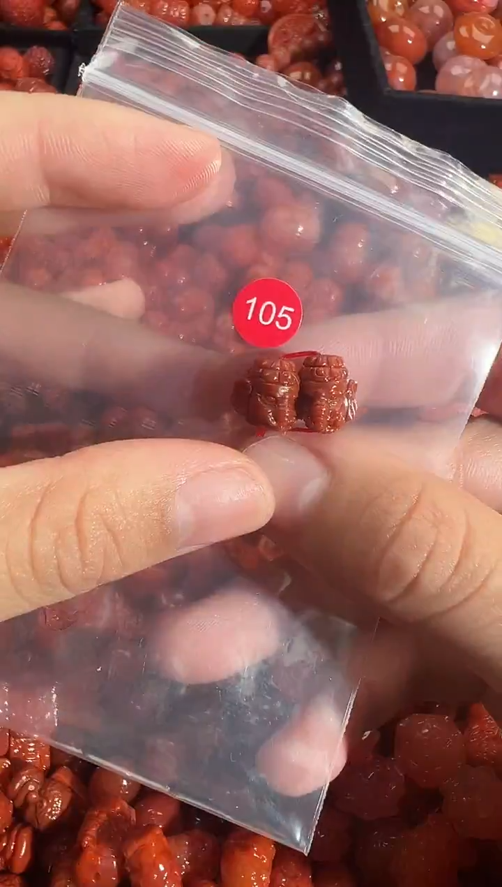 颈饰未镶嵌南红玛瑙1