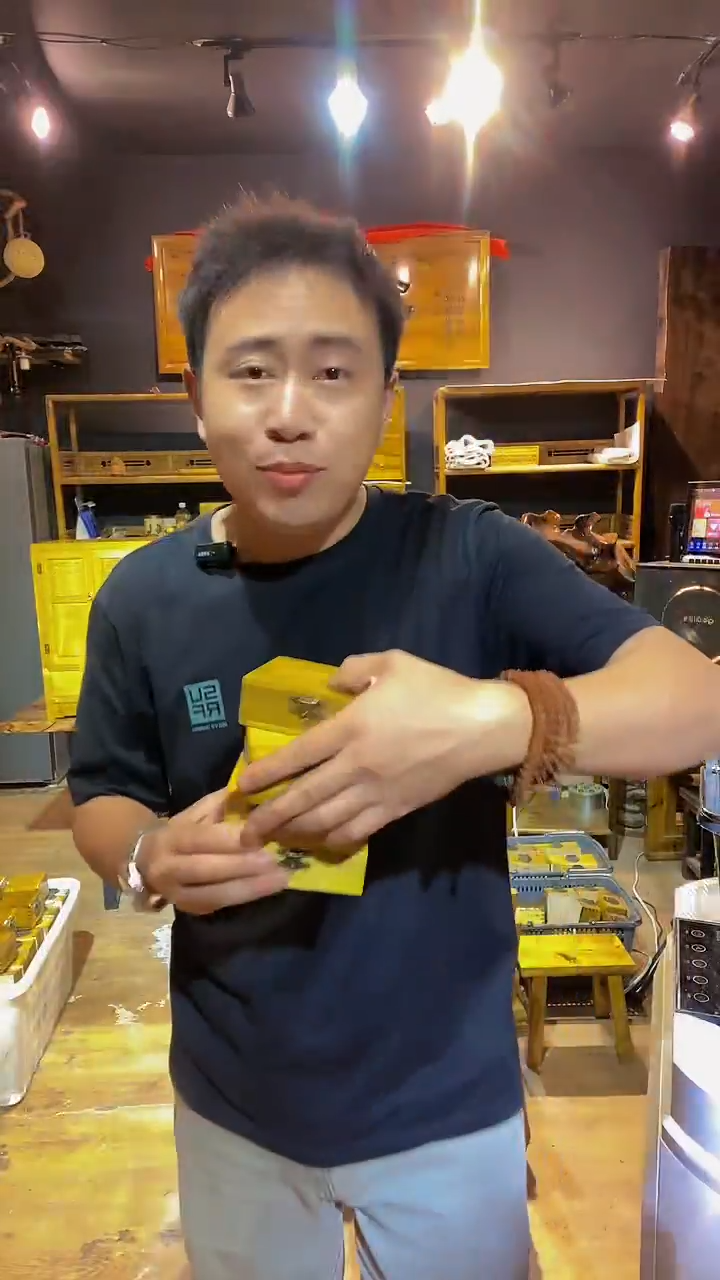 木金丝楠木制品薄款烟盒一个
