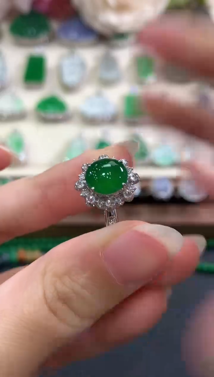 18K金镶嵌戒指翡翠依***依c58