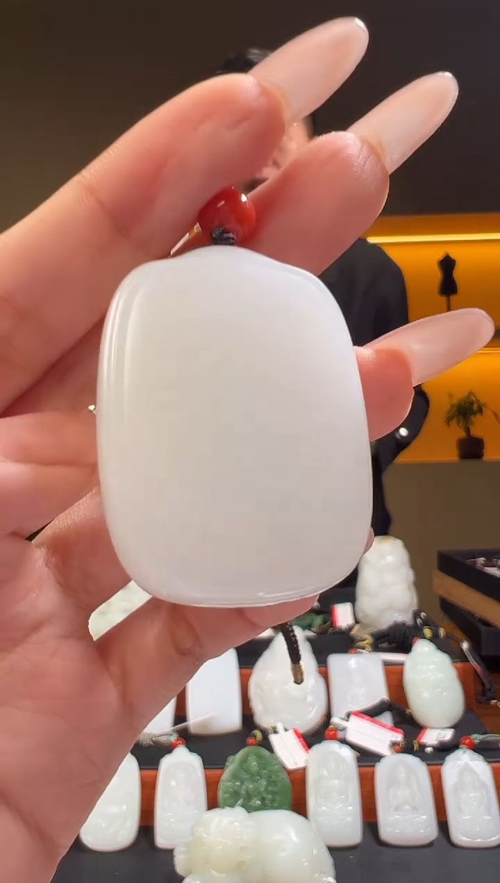 颈饰未镶嵌和田玉J