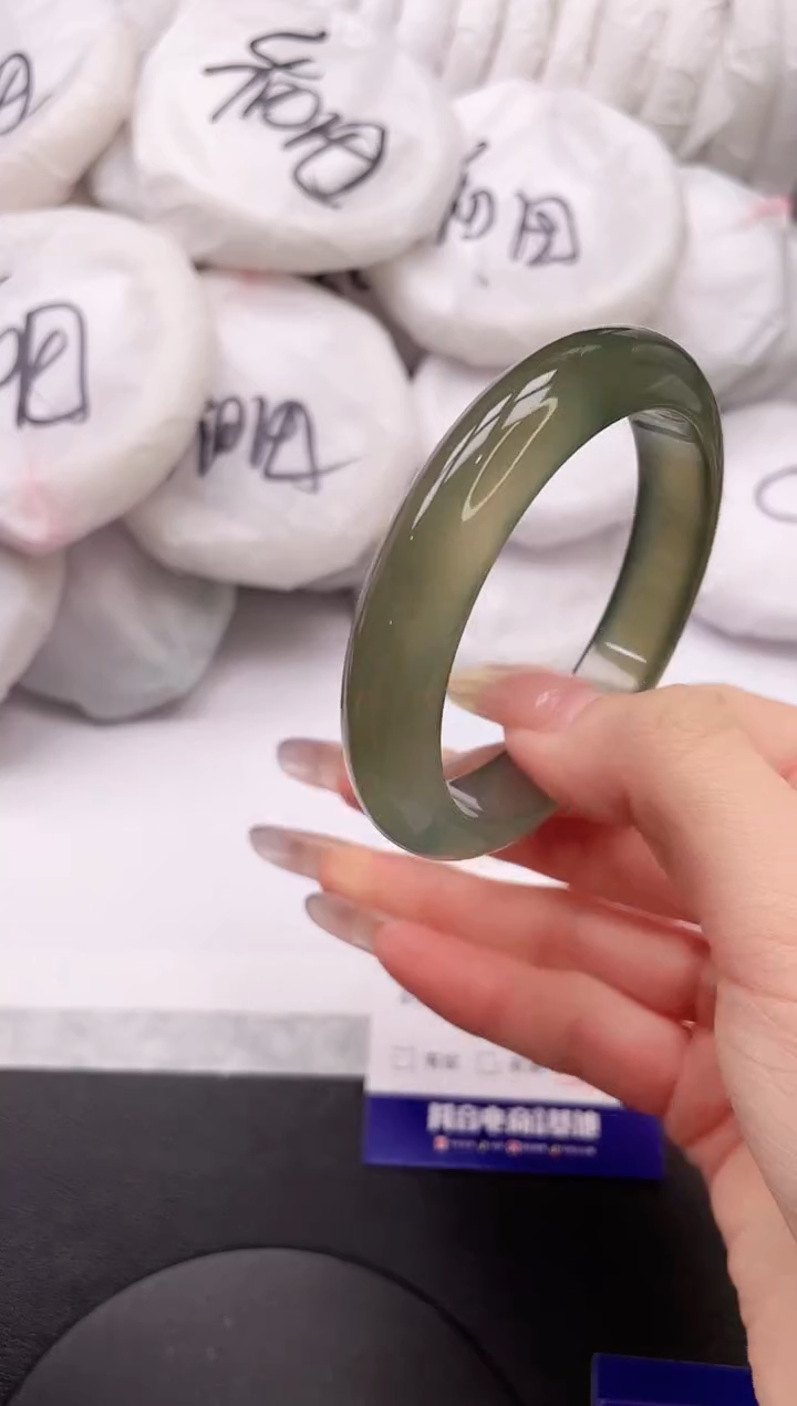 【闪购商品】石英质玉手镯未镶嵌18L344-54