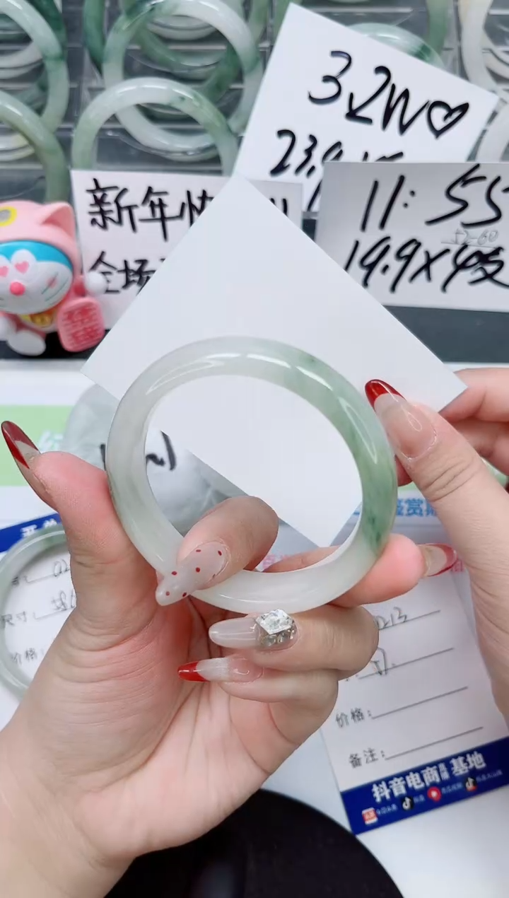 【闪购商品】石英质玉手镯未镶嵌a213