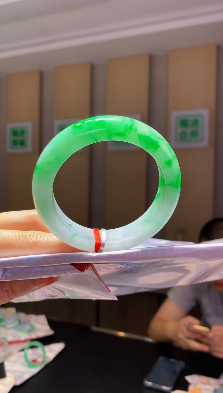 未镶嵌手镯翡翠- K946圈口 57.2全款31万 定金2万