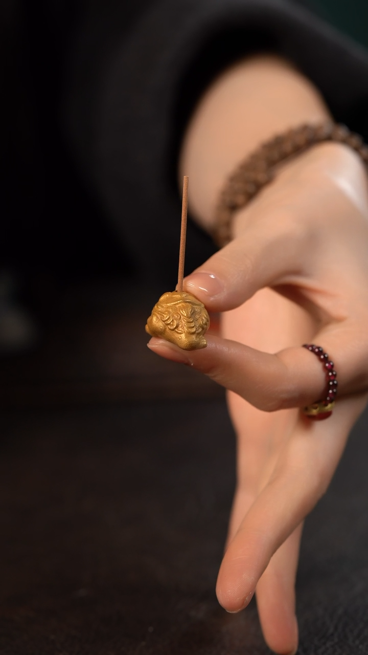 【闪购商品】杯云霞珍藏描金金蟾香插