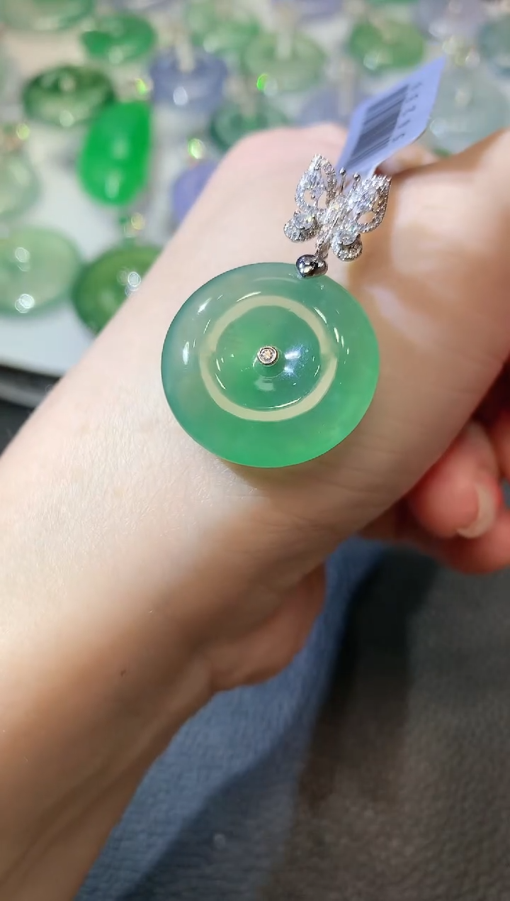 【闪购商品】翡翠吊坠(不含链)18K金镶嵌A32 