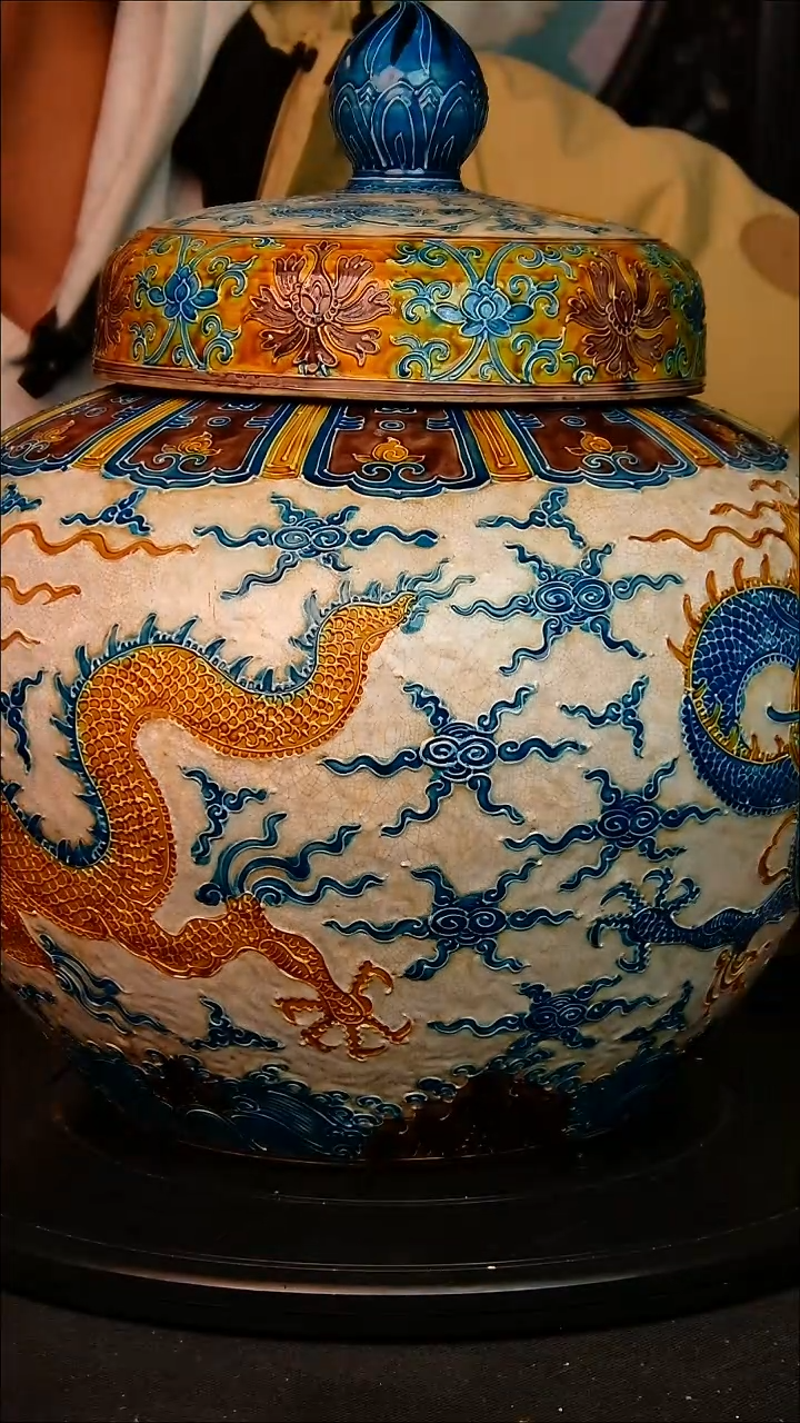 其他陶瓷中*龙精品陶瓷摆件