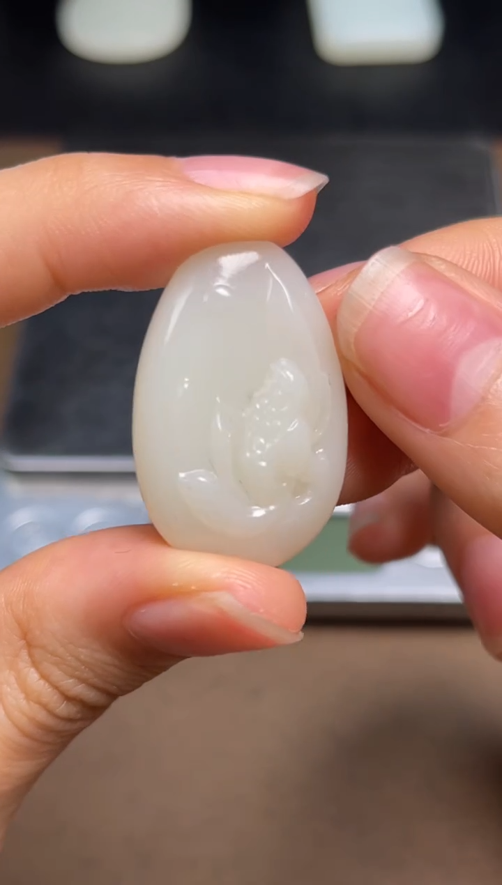 和田玉未镶嵌颈饰55 带点