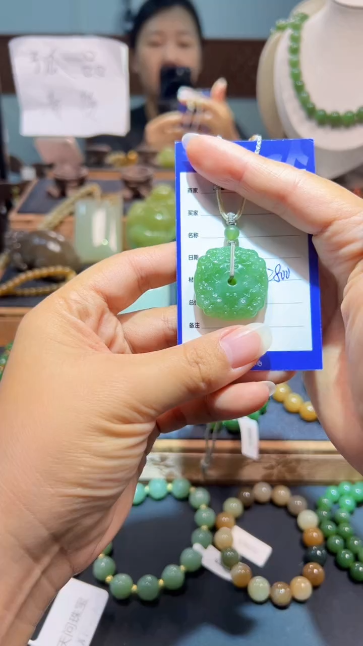 颈饰未镶嵌和田玉1