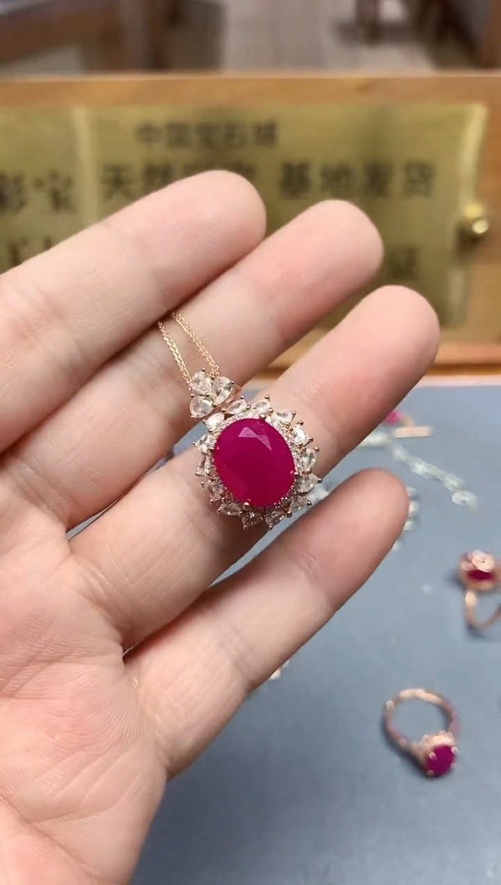 【闪购商品】红宝石颈饰银S925镶嵌........