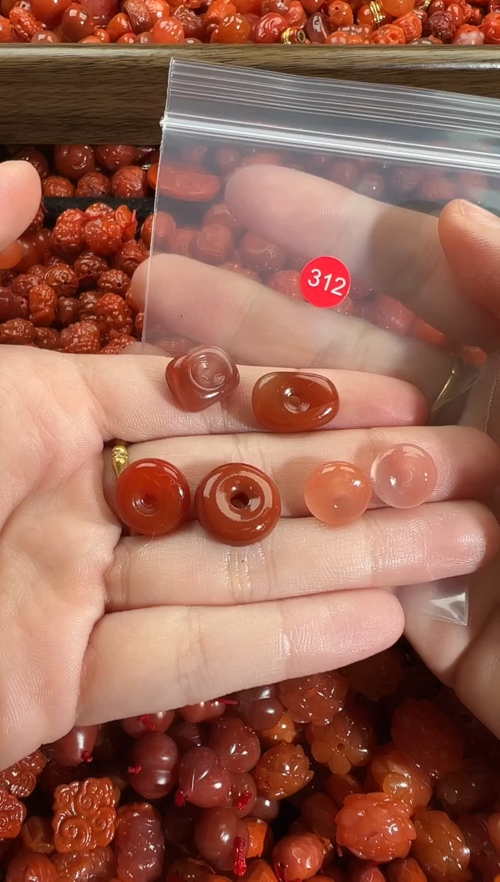 颈饰未镶嵌南红玛瑙1