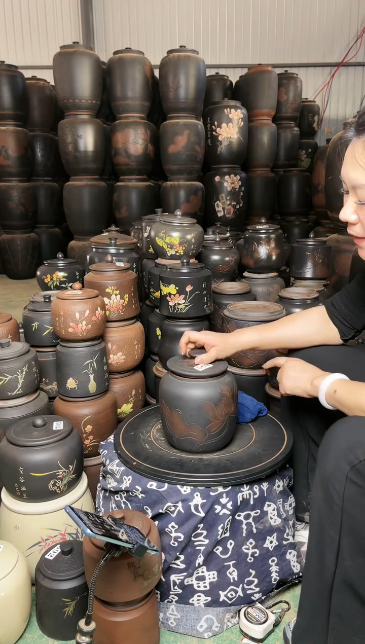 【闪购商品】壶瑕疵茶叶罐 冬瓜荷花 562