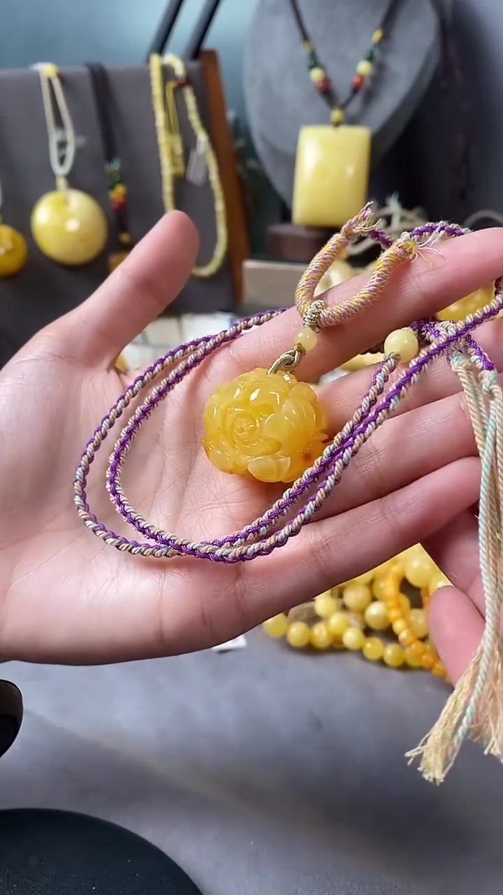 裸石琥珀未镶嵌牡丹花吊坠