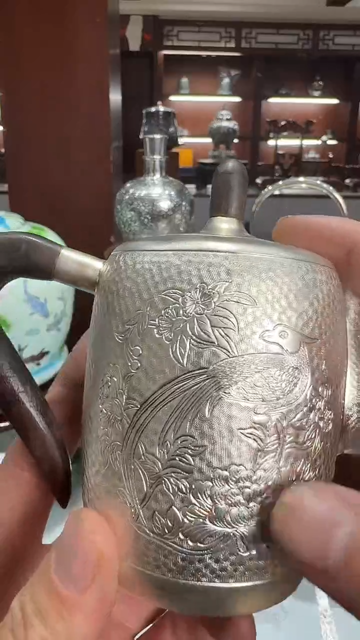 足银手工精工锤纹凤穿牡丹泡茶壶