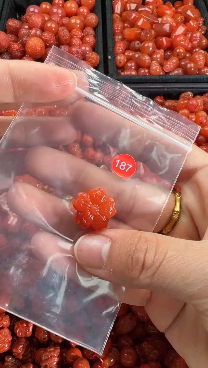 【闪购商品】南红玛瑙颈饰未镶嵌1