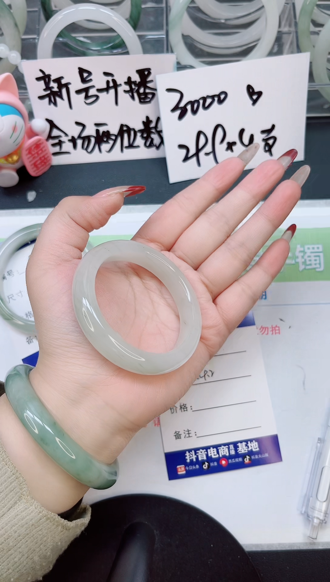 【闪购商品】石英质玉手镯合金a110