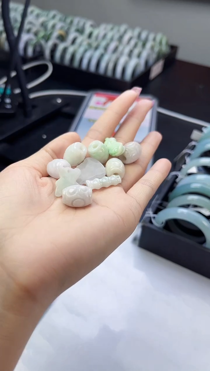 翡翠未镶嵌颈饰翡翠1