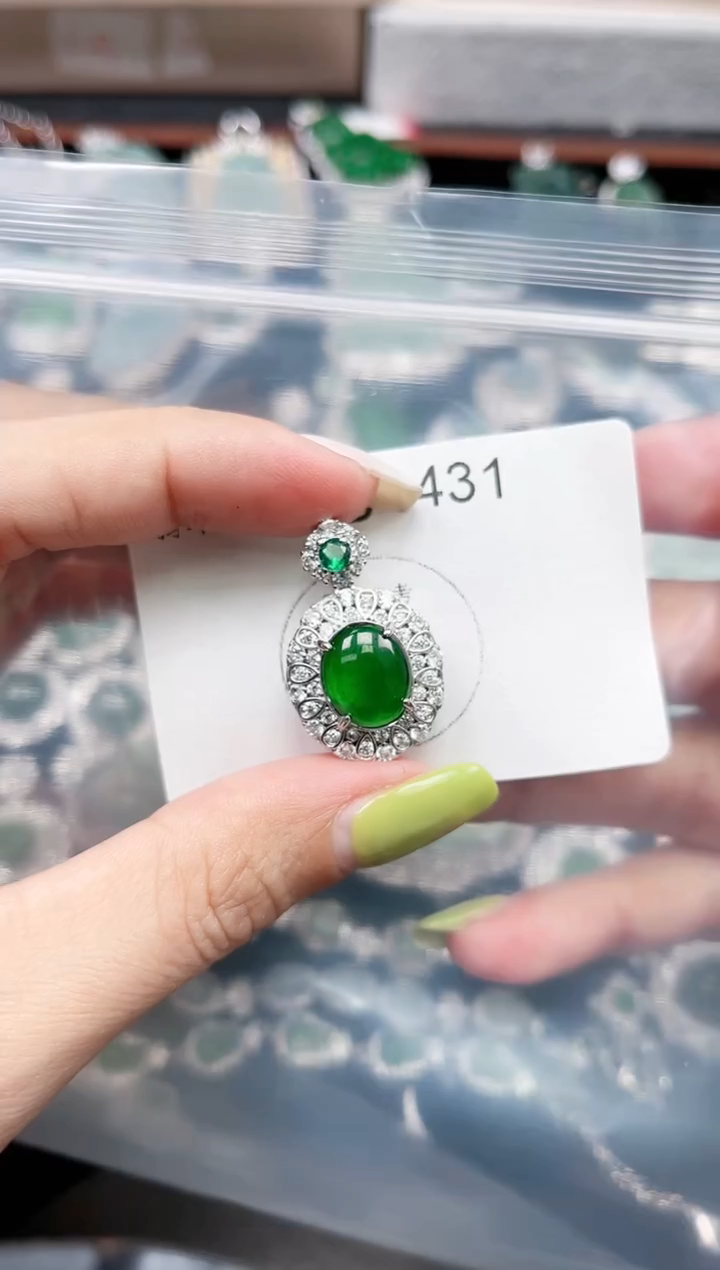 【闪购商品】翡翠颈饰未镶嵌赠皮绳1431