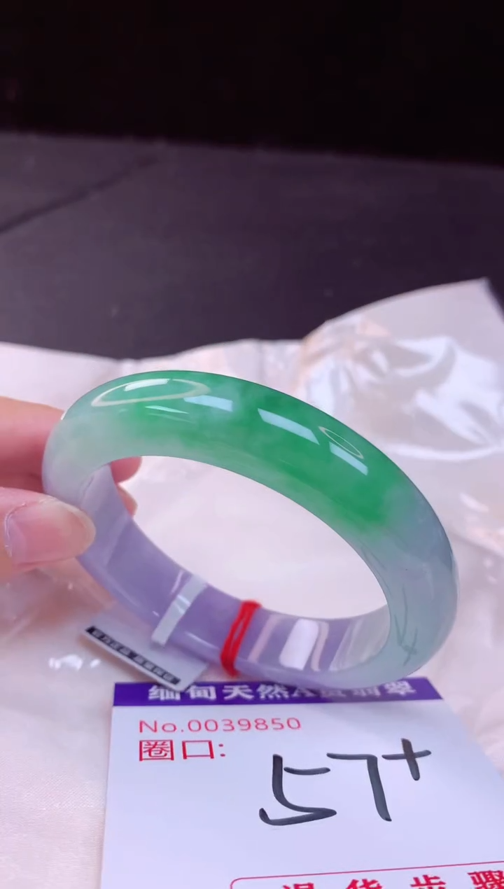翡翠手镯未镶嵌婷****?57+             