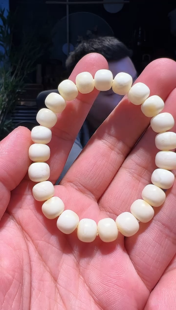 【闪购商品】蜜蜡手串未镶嵌9+(瓷白蜡)