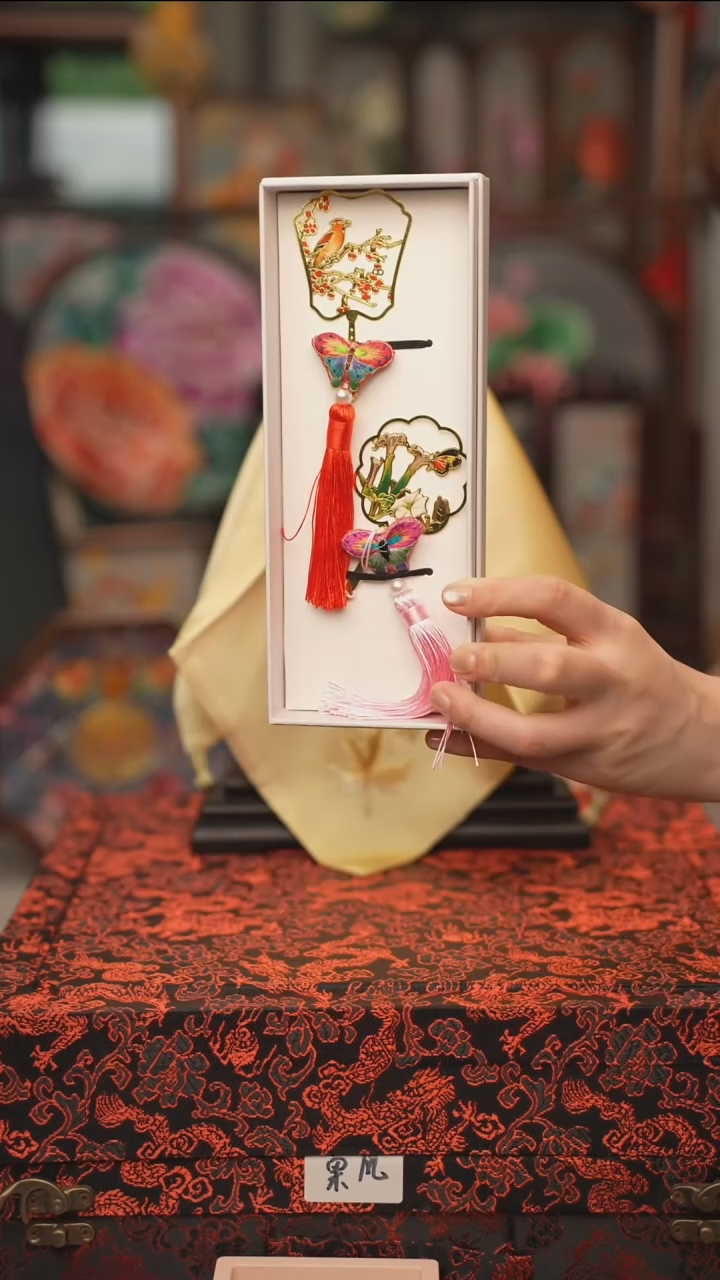 扇子绣花吊坠非遗