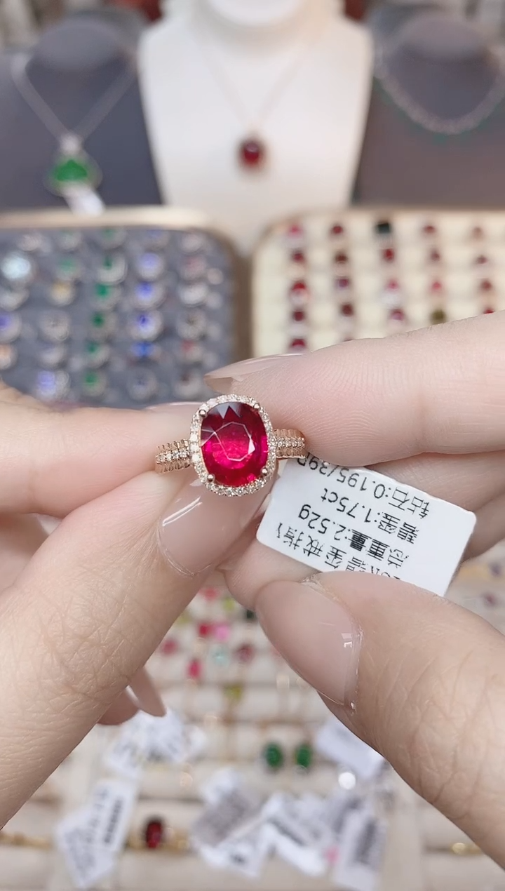 18K金镶嵌碧玺戒指碧玺1.75CT