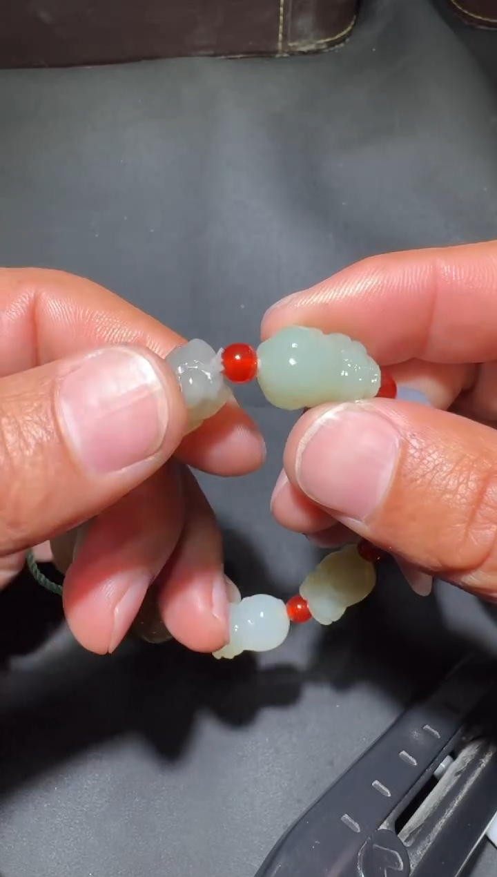 未镶嵌和田玉（糖玉）挂件和田玉