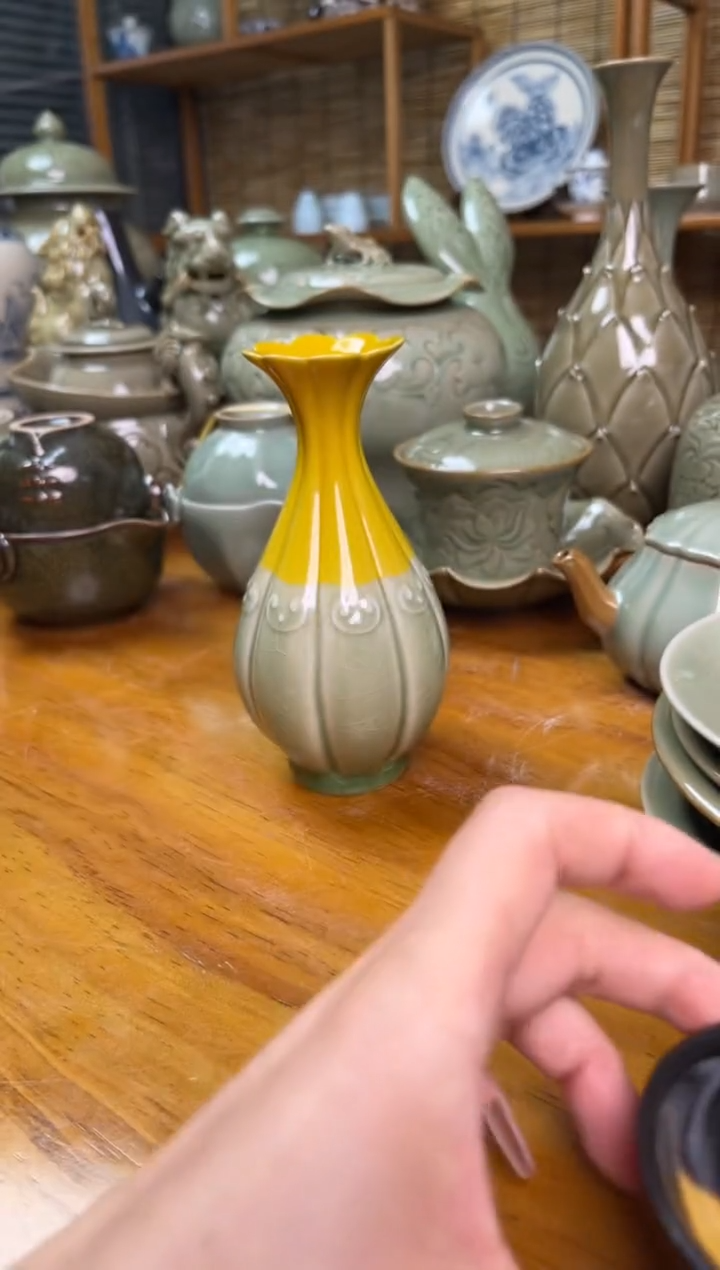 花瓶青瓷花口花瓶