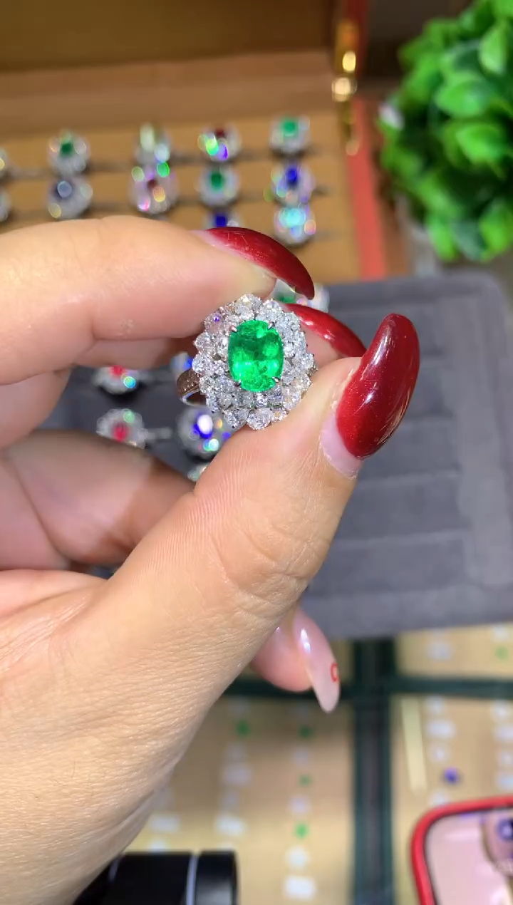 18K金镶嵌戒指祖母绿1.53ct