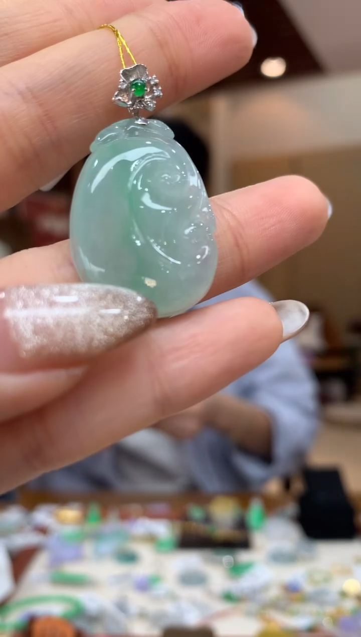 吊坠(不含链)18K金镶嵌翡翠如意