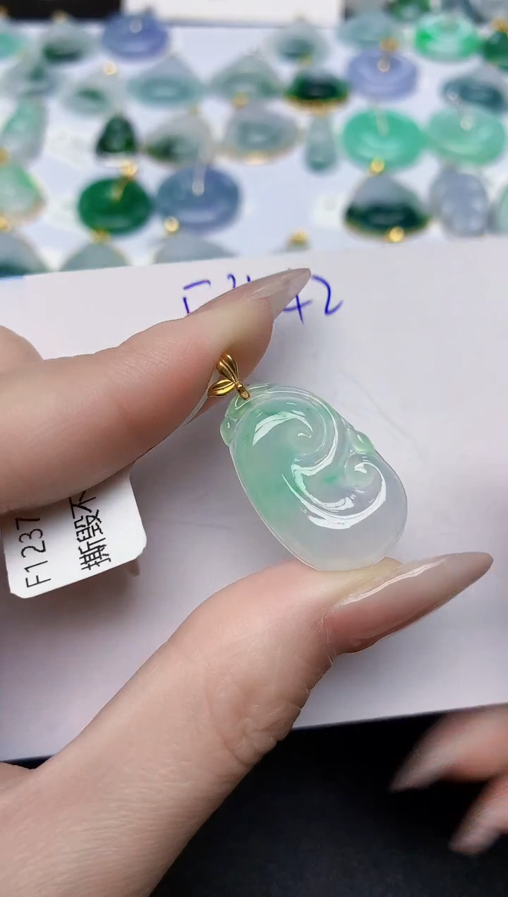 颈饰18K金镶嵌翡翠天然缅甸A货翡翠百元以上9元证书费自理