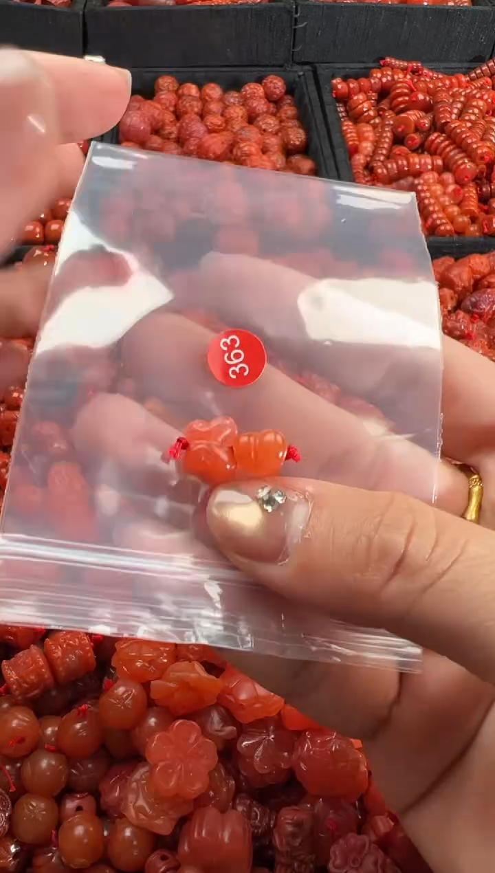 【闪购商品】南红玛瑙未镶嵌颈饰1