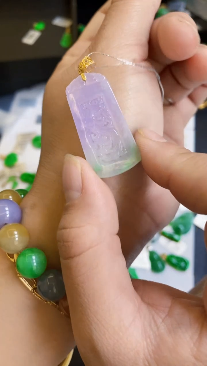 【闪购商品】翡翠颈饰18K金镶嵌吊坠